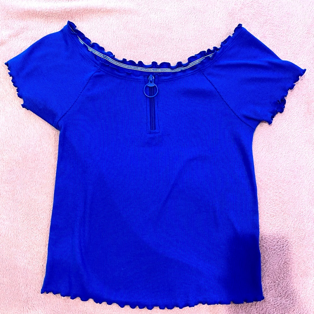 Justice blue lettuce trip top, slightly cropped, zipper on front